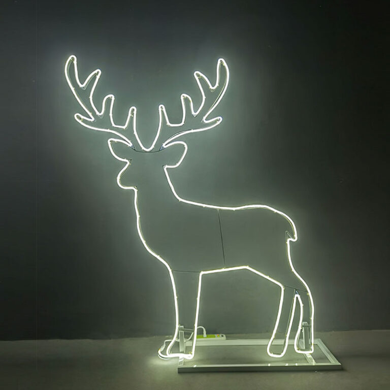 Hirsch mit mehreren Neonlichtern